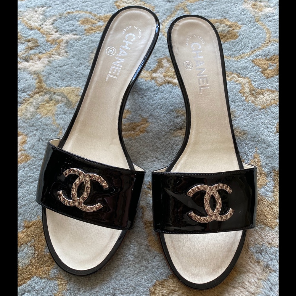 Chanel kitten heel slide